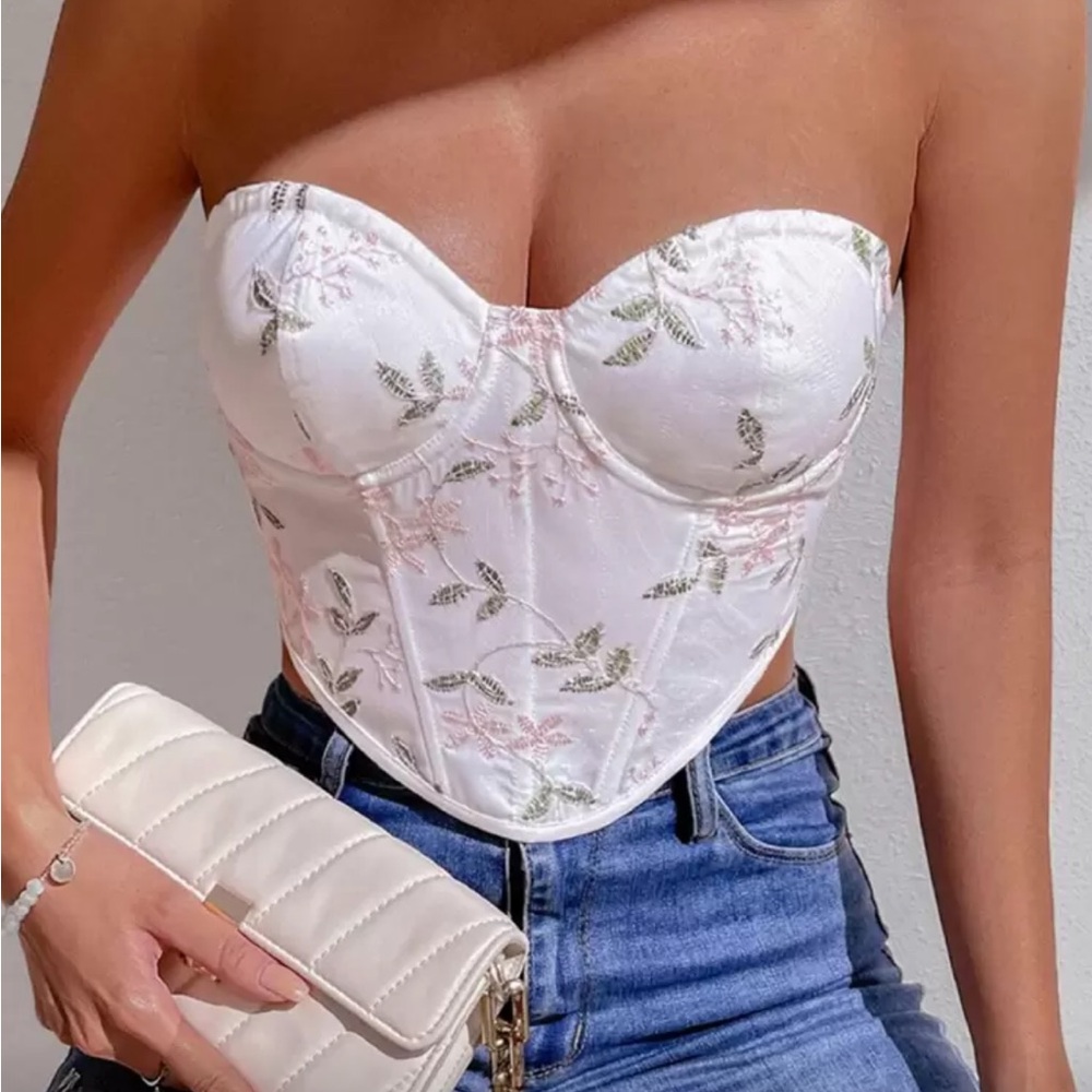 SHEIN White Floral Crop Top